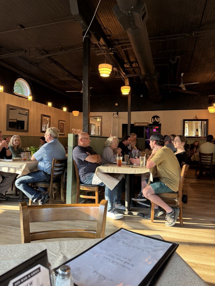 329 Bar & Grill